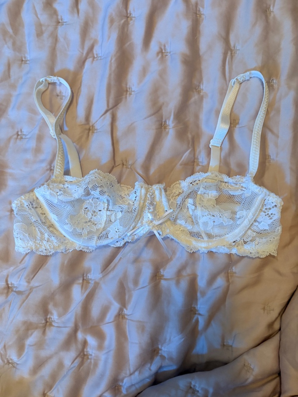 VTG Y2K Victoria’s Secret White Lace Bra 34B Sheer Floral Lace Up Front Coquette
